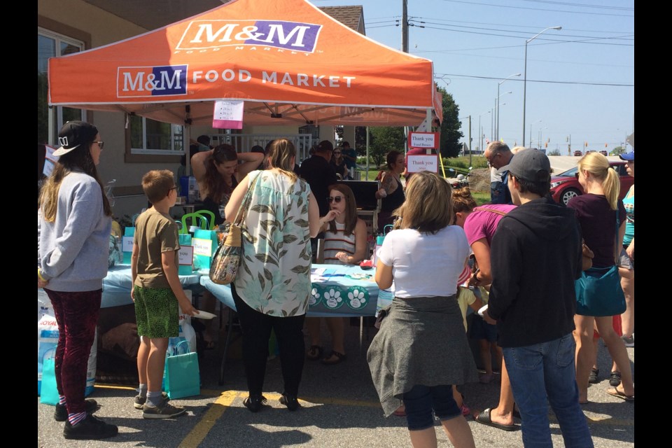 Airport Animal Hospital raises funds for Farley Foundation 