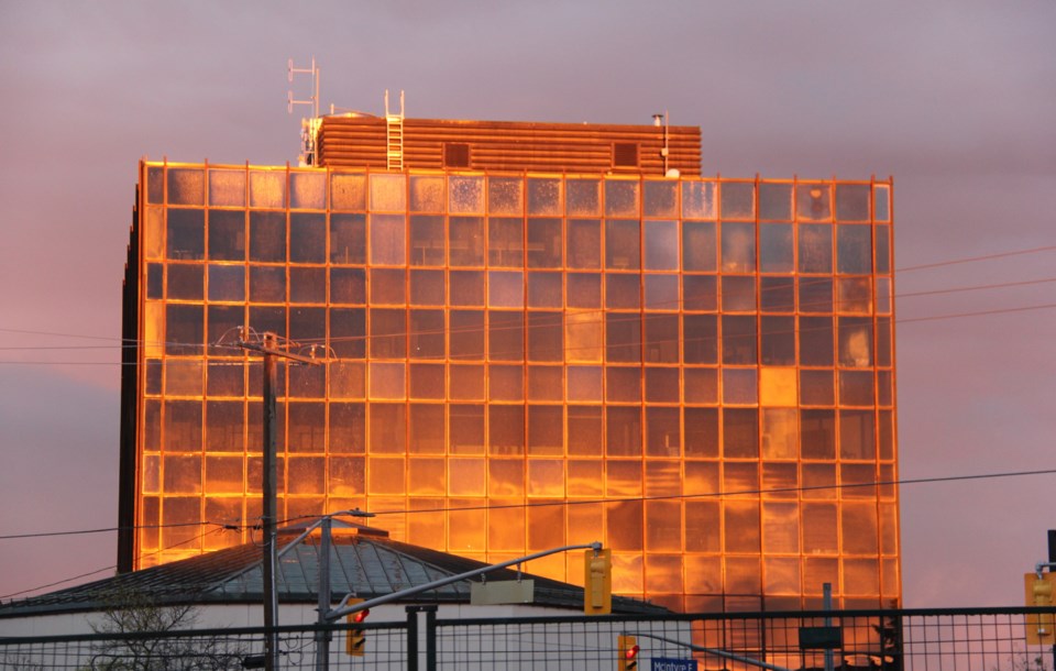 north-bay-city-hall-sunlit-turl