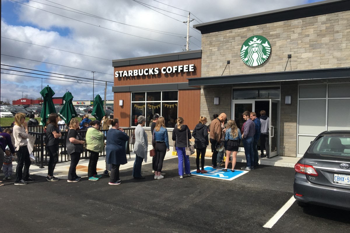 Starbucks draws huge crowds on opening day - North Bay News