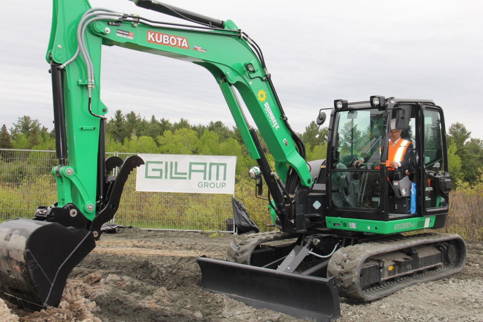 Finance Minister Vic Fedeli worked the excavator like a pro to turn some dirt at the Cascades Casino site on Pinewood Park Drive. Jeff Turl/BayToday.