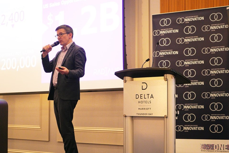 2022-michael-waterston-ceo-of-radialis-delivers-a-medtech-pitch-at-northern-ontario-angels-venture-thunder-bay-conference-in-may-2022