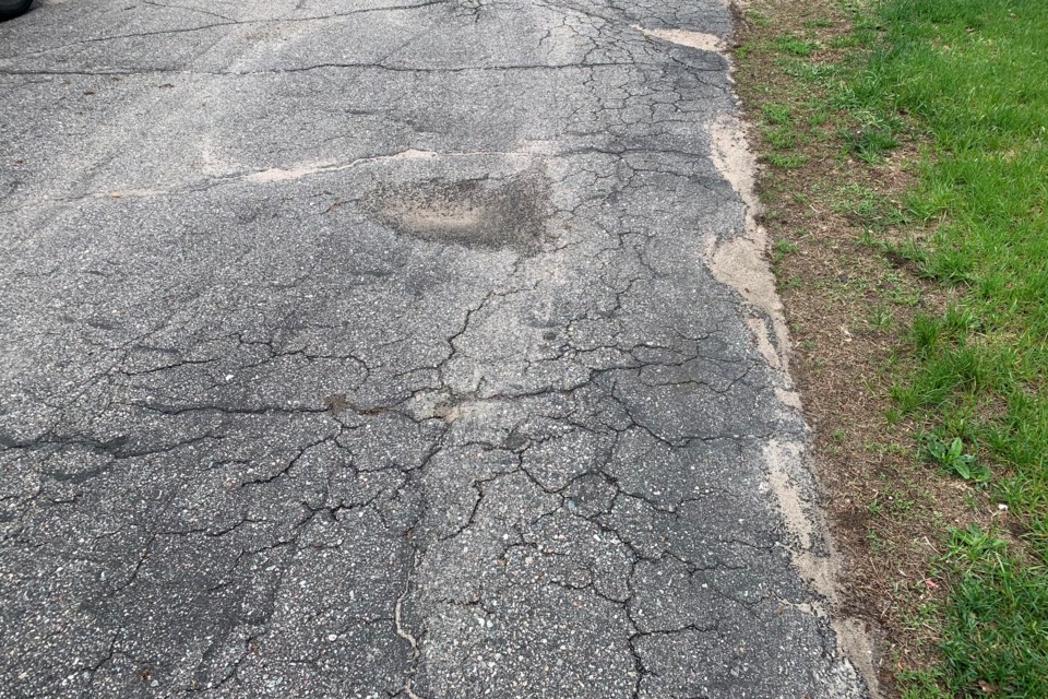 20220516 asphalt driveway repair turl