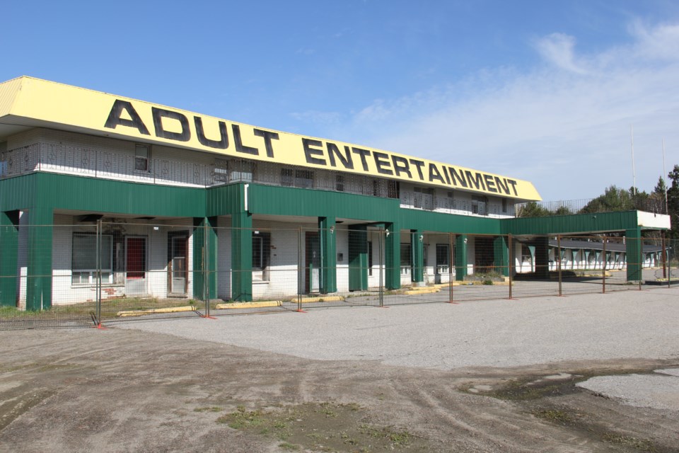 This former strip club/motel on Pinewood Park Drive could be the site for a new North Bay casino. Photo by Jeff Turl.