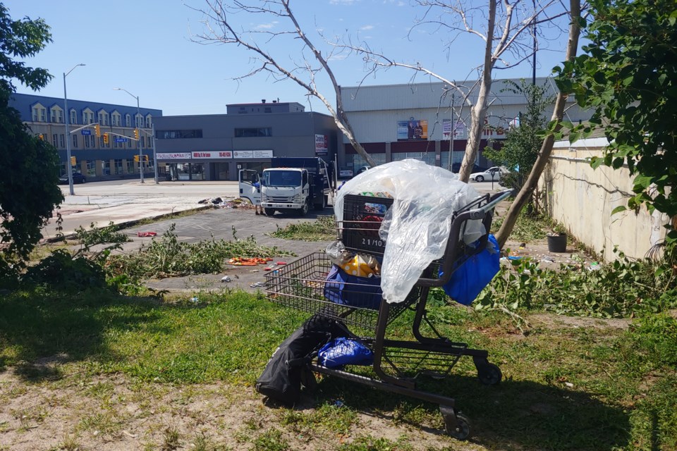 2022 08 10 Shopping Cart Homeless Encampment (Campaigne)