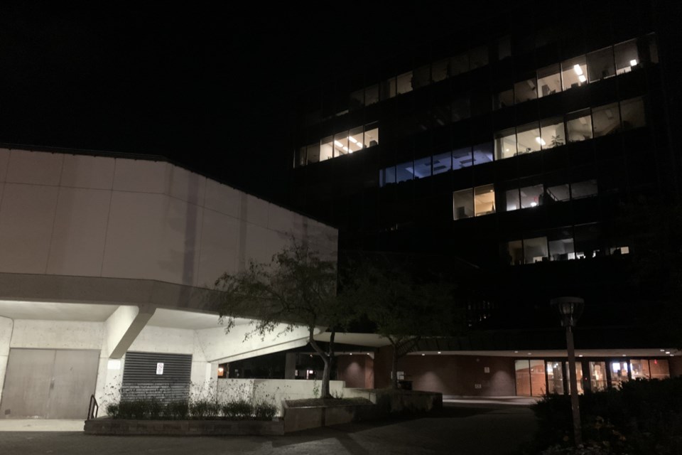 20220909 north bay city hall nightime turl