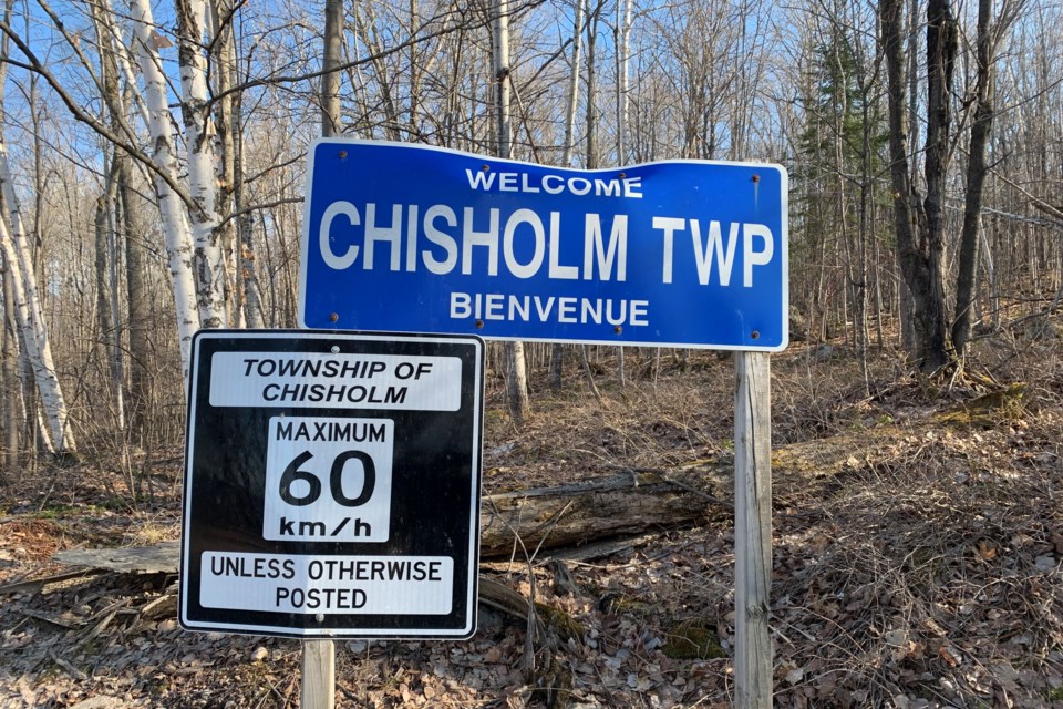 2020-chisholm-welcome-sign-spring-turl