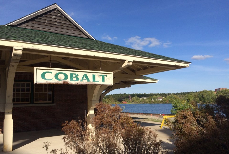 cobalt sign on railway station 1 turl 2017