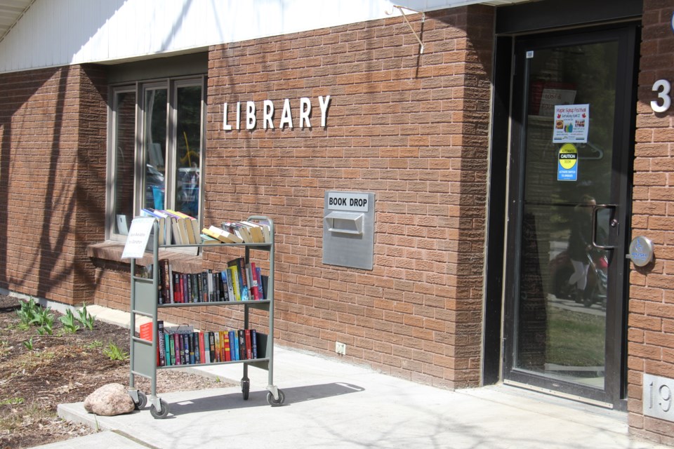 Powassan library exterior turl 2017