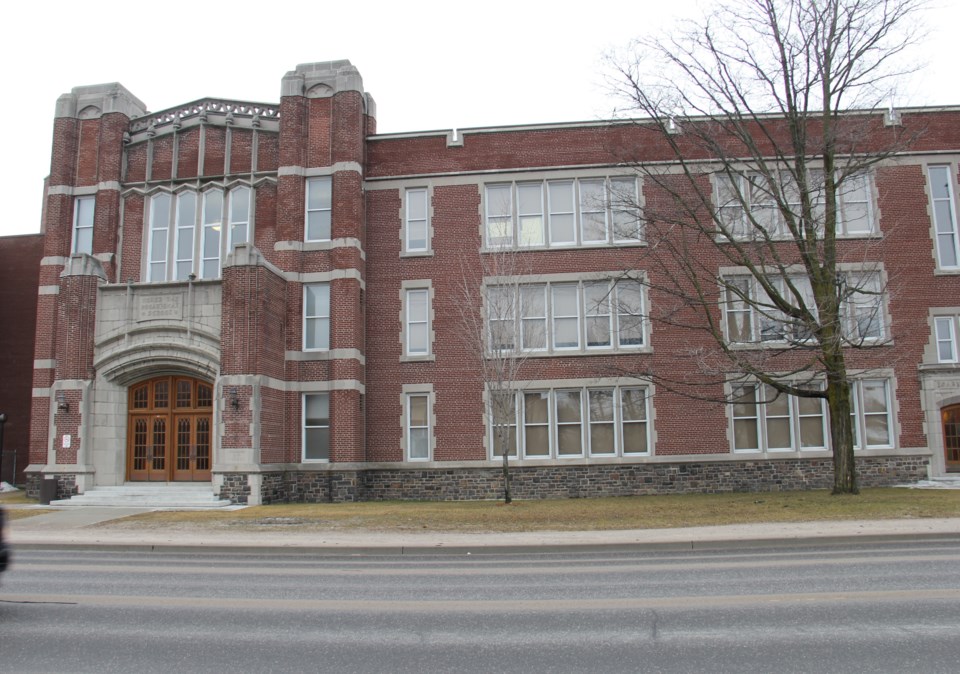 20200601 École secondaire catholique Algonquin turl