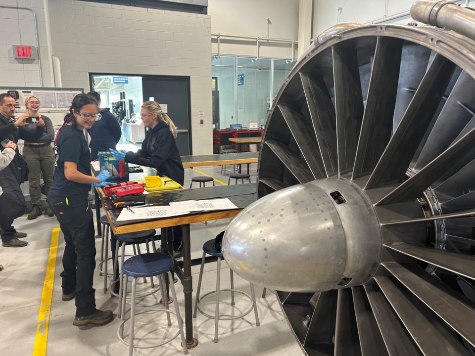 2023-09-28-canadore-aviation-students