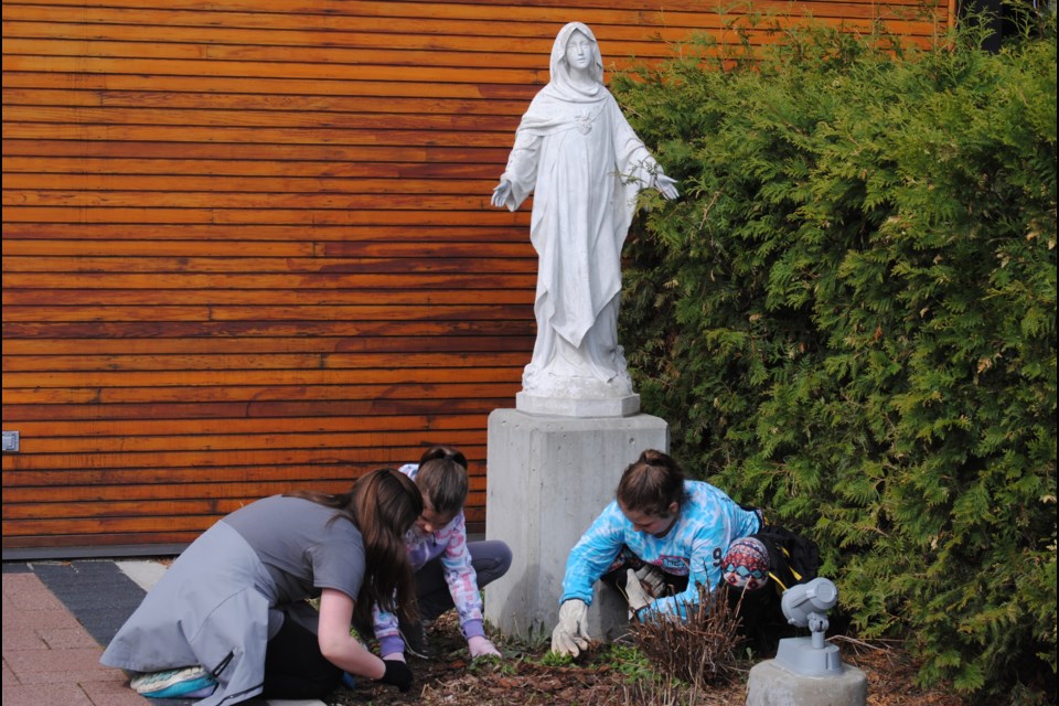 Students from Saints-Anges marked Catholic Education Week by cleaning up at the Sisters of the Assumption residence. Photo by Stu Campaigne.