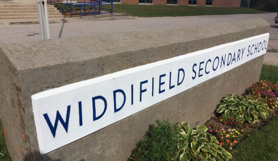 widdifield entrance sign turl 2016