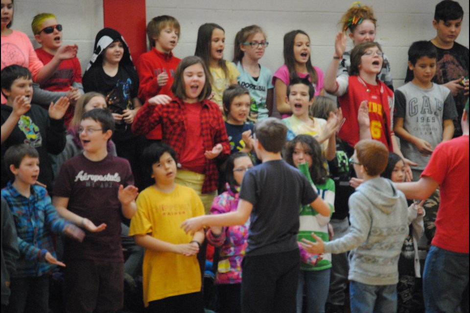 Woodland Public School sixth grade students donned the scarlet and gold of the Raiders at an event held at Chippewa to help the transition for students. Photo by Stu Campaigne.
