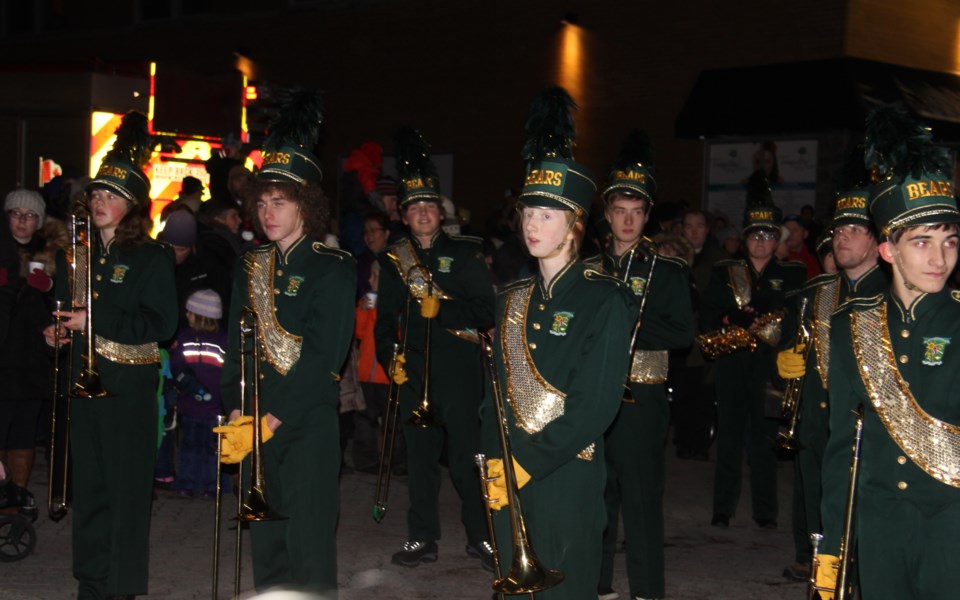 2015 11 27 christmas walk scollard bears marching band turl
