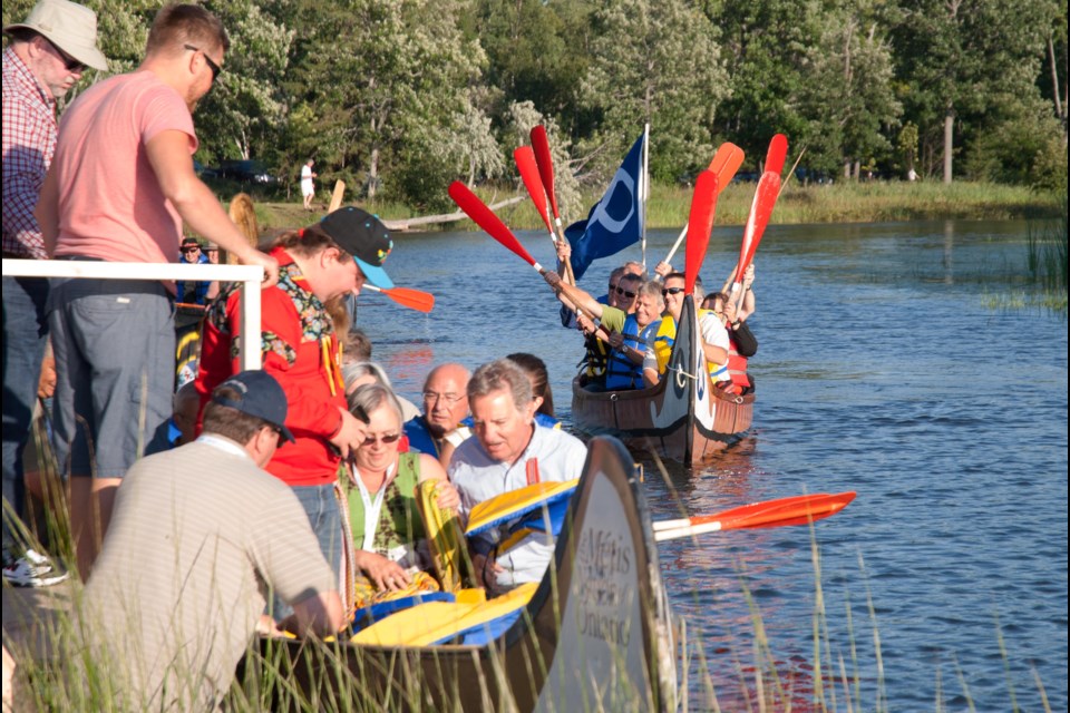 Arrival at the opening ceremonies of the Métis Nation of Ontario General Assembly at Champlain Park in freighter canoes.  