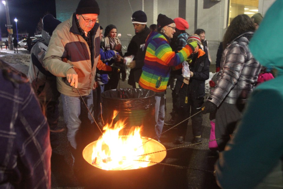 north bay christmas walk roasting marshmellows 2016 turl