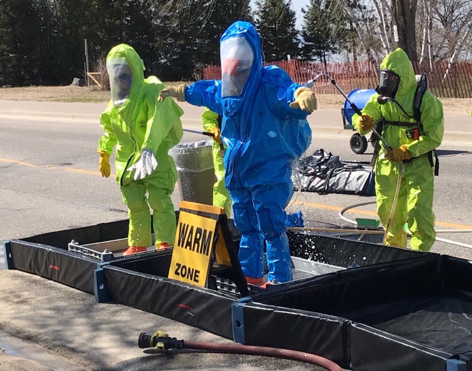 20180515 chlorine leak hazmat suits 1