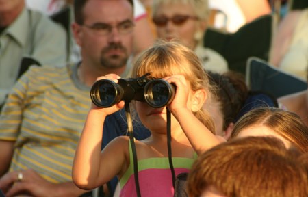 <b>Getting a closer look. Photo by Bill Tremblay, BayToday.ca.</b>