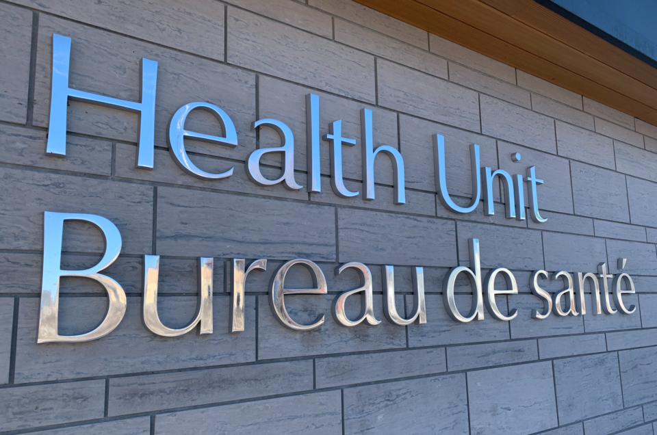 20201010 north bay parry sound health unit sign turl stock(1)
