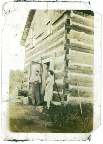 Original Parfitt Log Home, 1920s. Courtesy of William Parfitt.