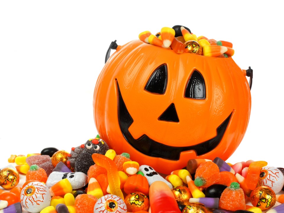 halloween candy AdobeStock_70590872 2017