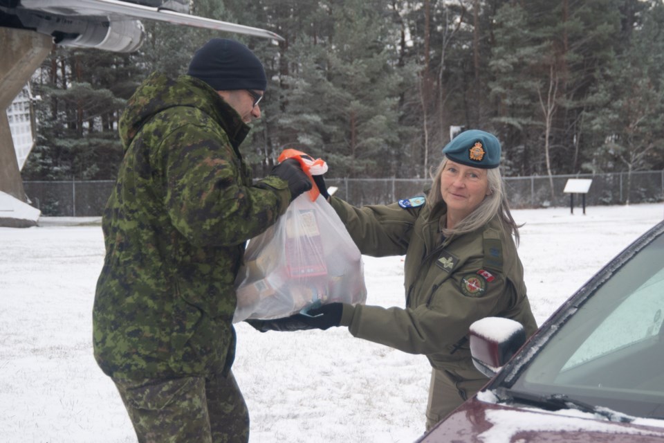 Warrant Officer Kathryn Gautier, member of 22 Wing/Canadian Forces Base North Bay, donated non-perishable food items during the 22 Wing Cares Roadside Stop held on Wednesday, November 22, 2023. 