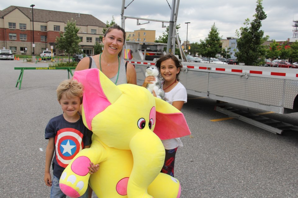 USED 170810 8 John Mamone,5,Darla Mamone,8, and Aunt Alexandra Finley of Toronto with winnings at the midway. Photo by Brenda Turl for BayToday.