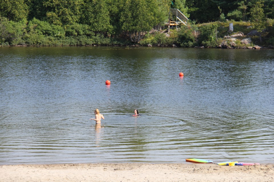 USED170824 10 Cooling off at The Cove, Birchaven, North Bay. Photo by Brenda Turl for BayToday.