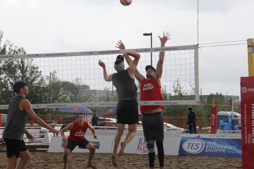 USED170824 4 Volleyball! Photo by Brenda Turl for BayToday.