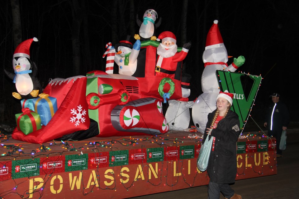 USED20171220 03 Seasonal float in the Powassan Parade of Lights. Photo by Brenda Turl for BayToday.
