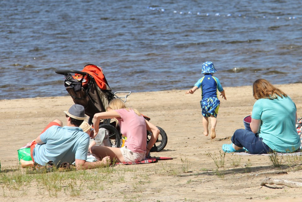 USED 170713 05  Families enjoy the beach. Photo by Brenda Turl for BayToday.