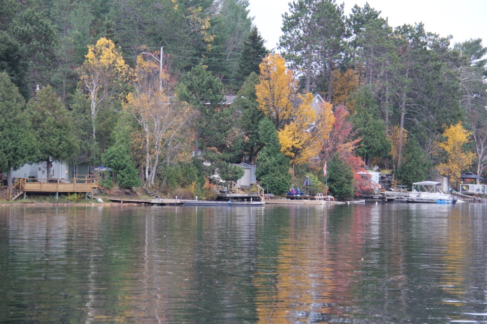 USED20171102 08 Homes and cottages on Trout Lake. Photo by Brenda Turl for BayToday.