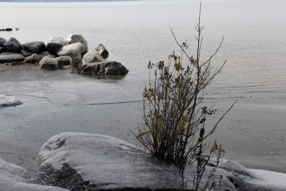 USED 20171122 03 Ice bound. Lake NIpissing. Photo by Brenda Turl for BayToday.