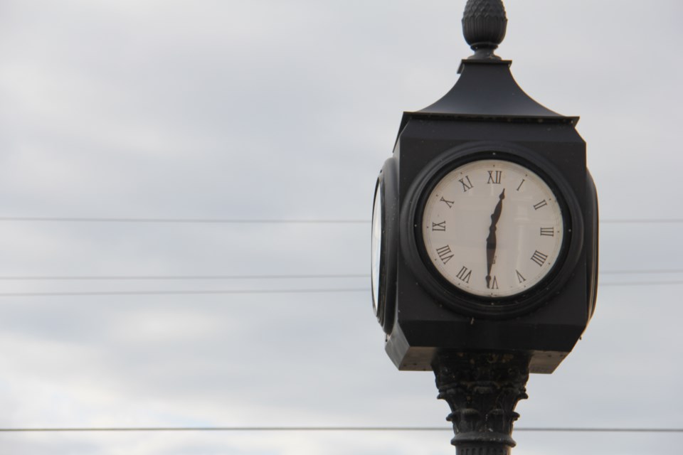 USED20171129 01 The old clock in downtown North Bay.