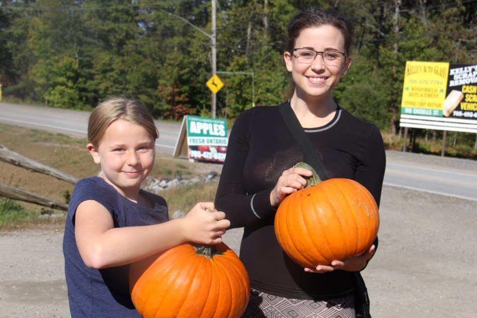 USED171005 10 Grace and Mom Stephanie Balen check out the pumpkins at L'Ami's Garden center. Photo by Brenda Turl for BayToday.