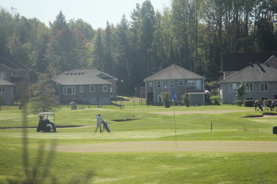 USED20171012 07 Golfing in October. Photo by Brenda Turl for BayToday.