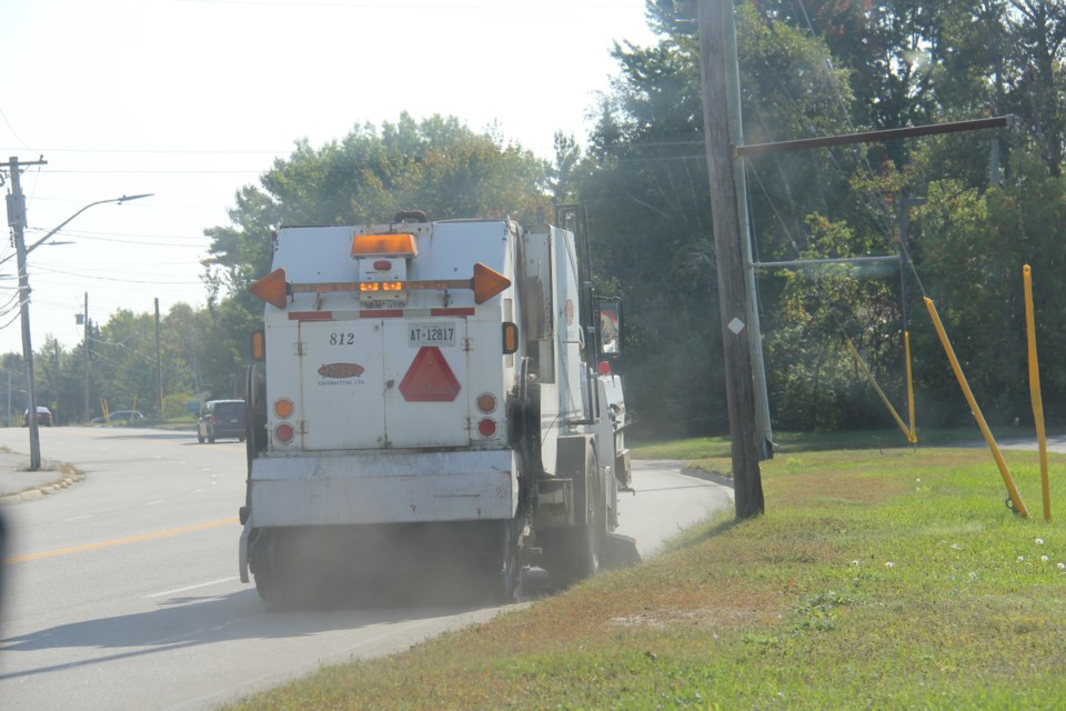 USED20171012 08 Keeping our city streets clean. Photo by Brenda Turl for BayToday.