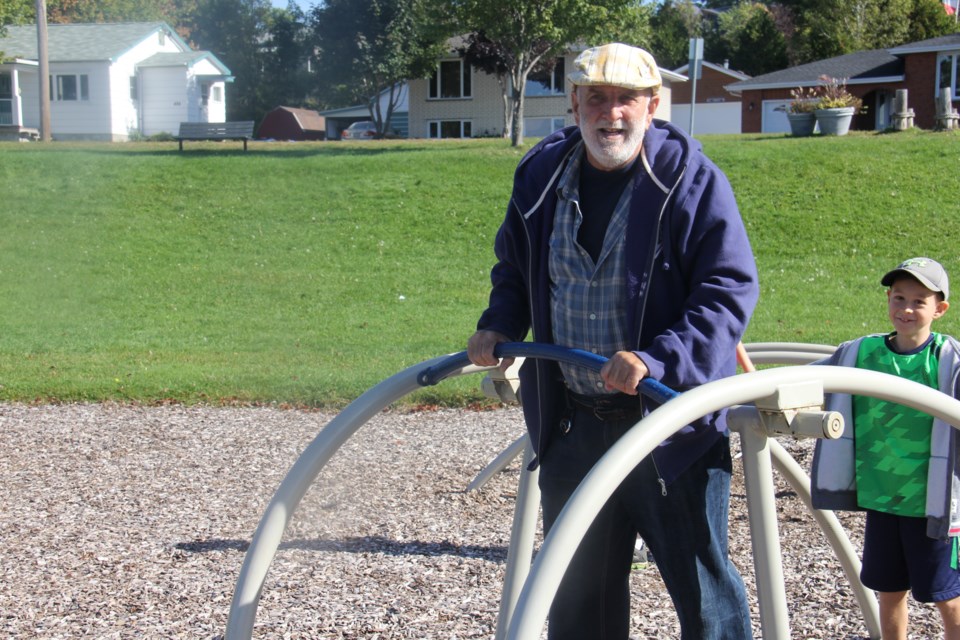 USED 20171019 01 Wayne Gignac of Parry Sound exercises at the Callander waterfront park. Photo by Brenda Turl for BayToday.