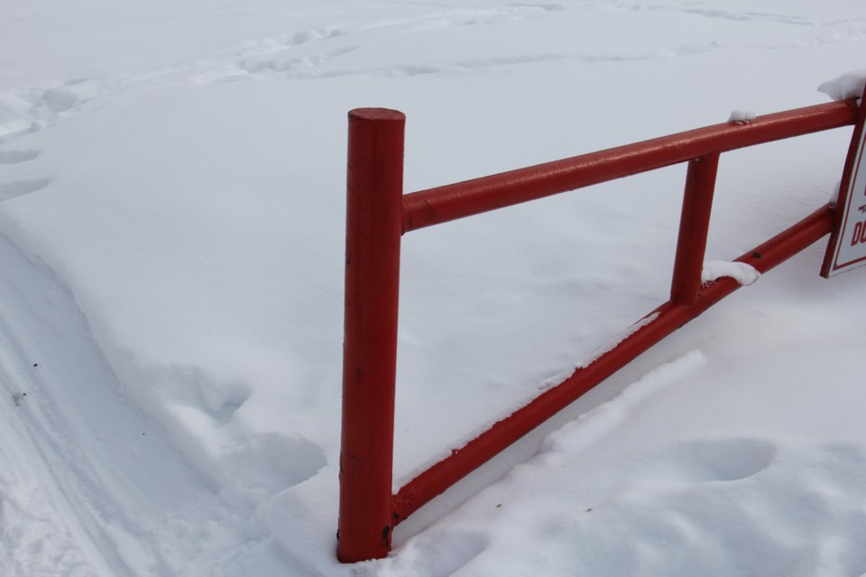 USED 20180222 5 Red barrier white snow. Photo by Brenda Turl for BayToday.