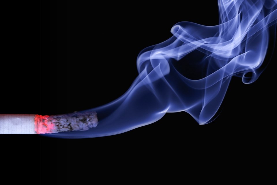 2021 11 17 smoking-cigarette-smoke-pexels-pixabay-70088