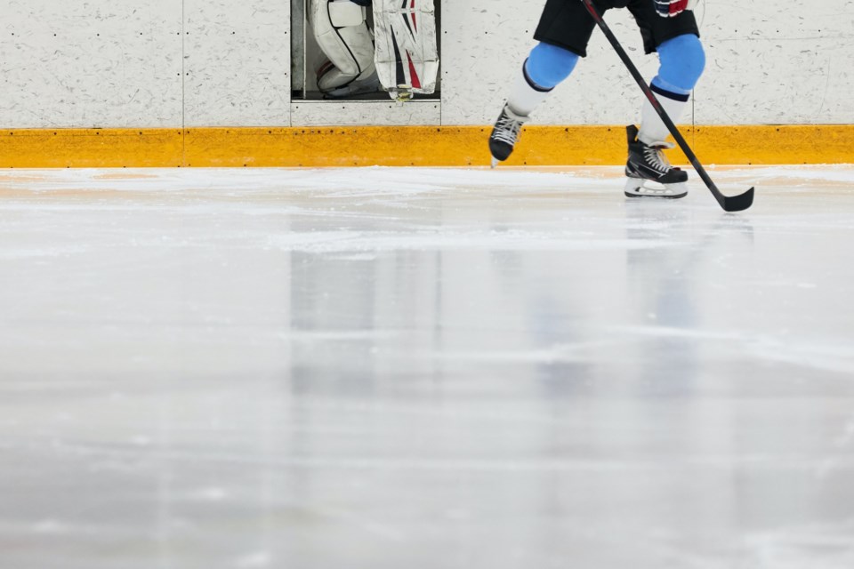 2022 03 07 hockey-ice-rink-zamboni-pexels-tony-schnagl-6468601