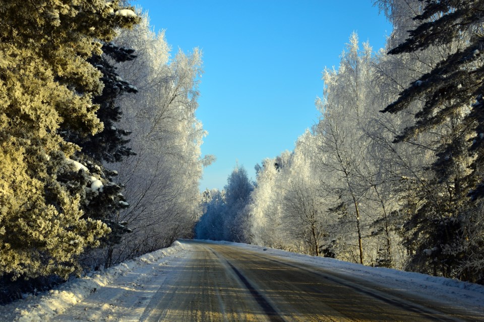 2022-11-08-snow-highway-road-winter-pexels-10705771