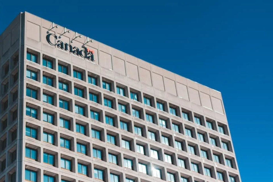 2023-04-19-government-of-canada-office-building-pexels-photo-4062527