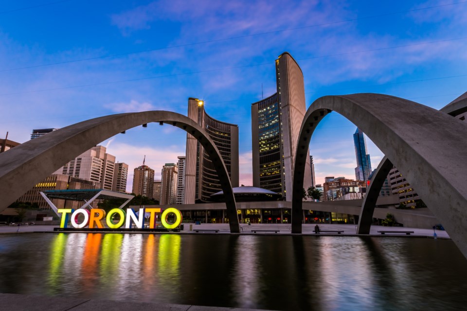 toronto city hall AdobeStock_121013283