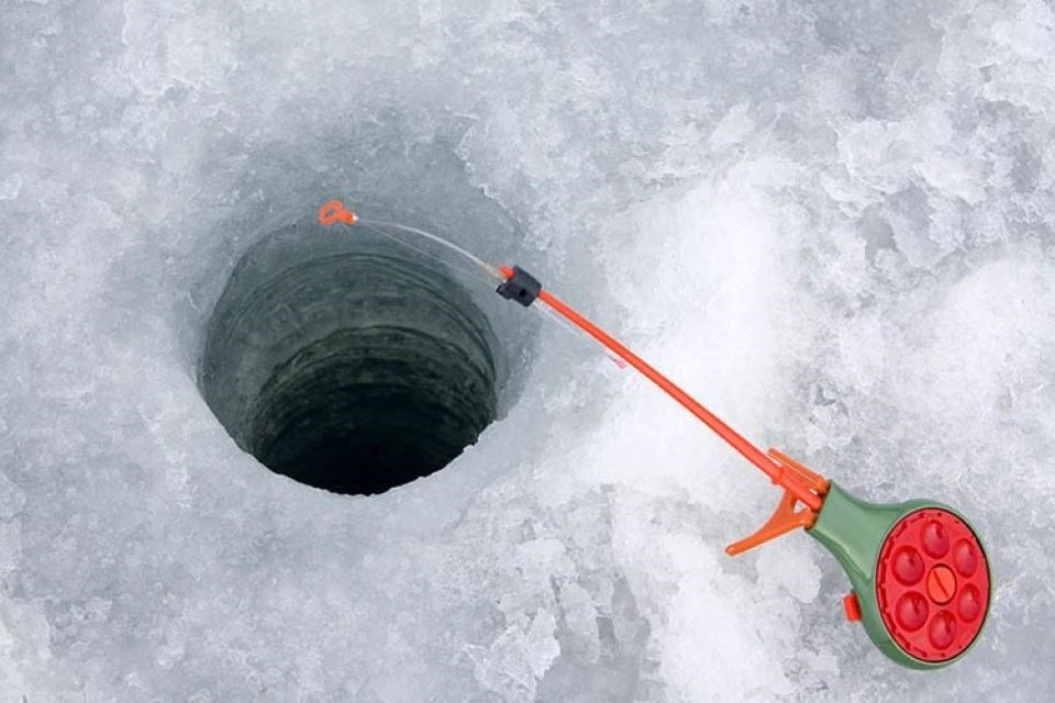 2020-ice-fishing-lake-nipissing