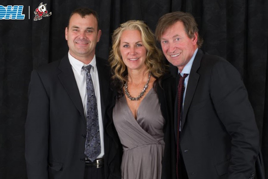 2022 Darren DeDobbelaer, wife Michelle alongside Wayne Gretzky.