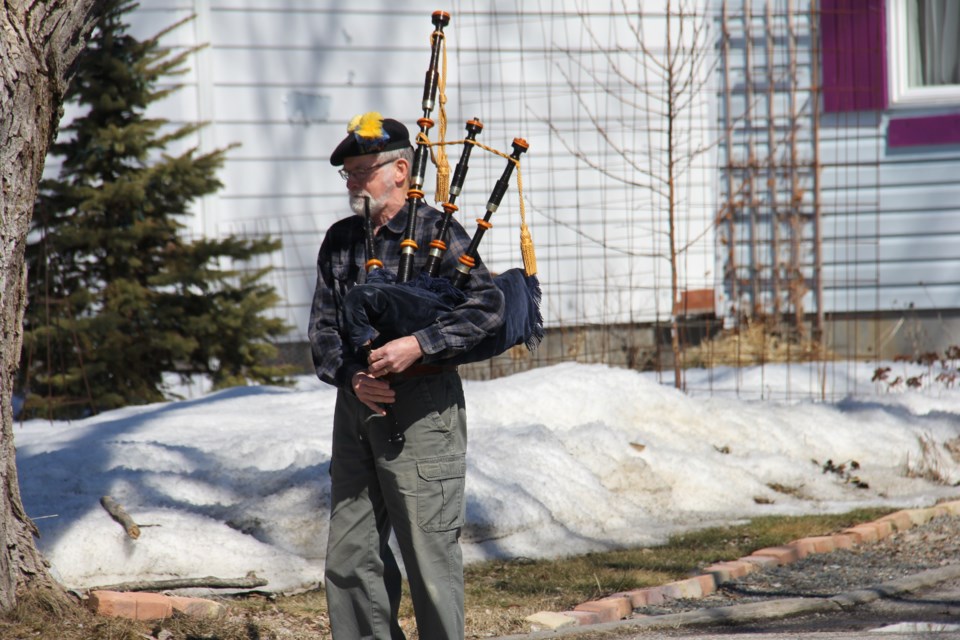 Lloyd Stamp stood outside his home on Premier Road entertaining neighbours Friday afternoon. Brenda Turl/BayToday.