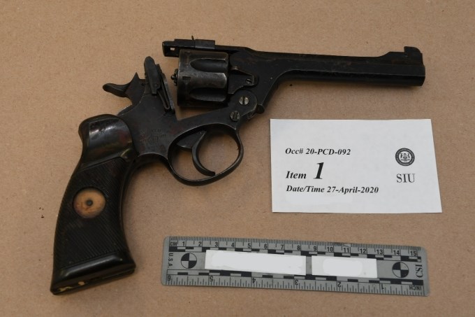 20200528 Enfield .38 calibre handgun found at the scene