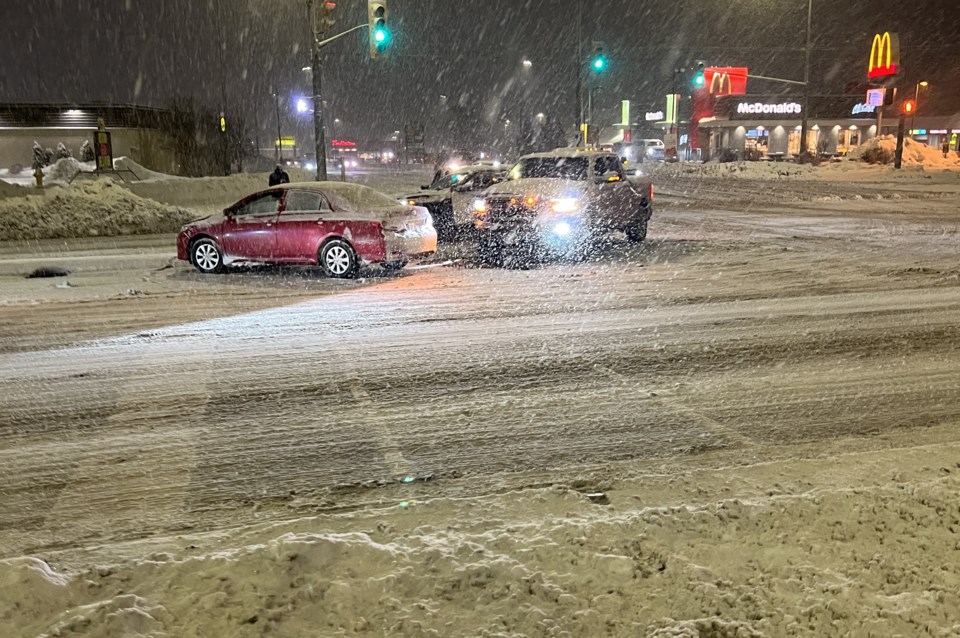 2023-two-vehicle-algonquin-and-airport-oakes