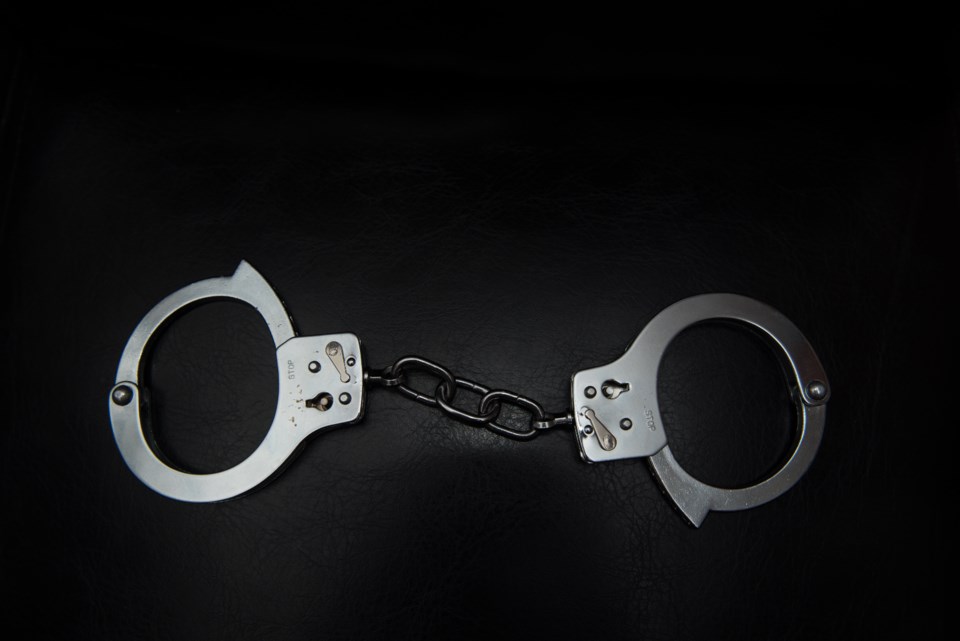 handcuffs arrest AdobeStock_101540021 2016